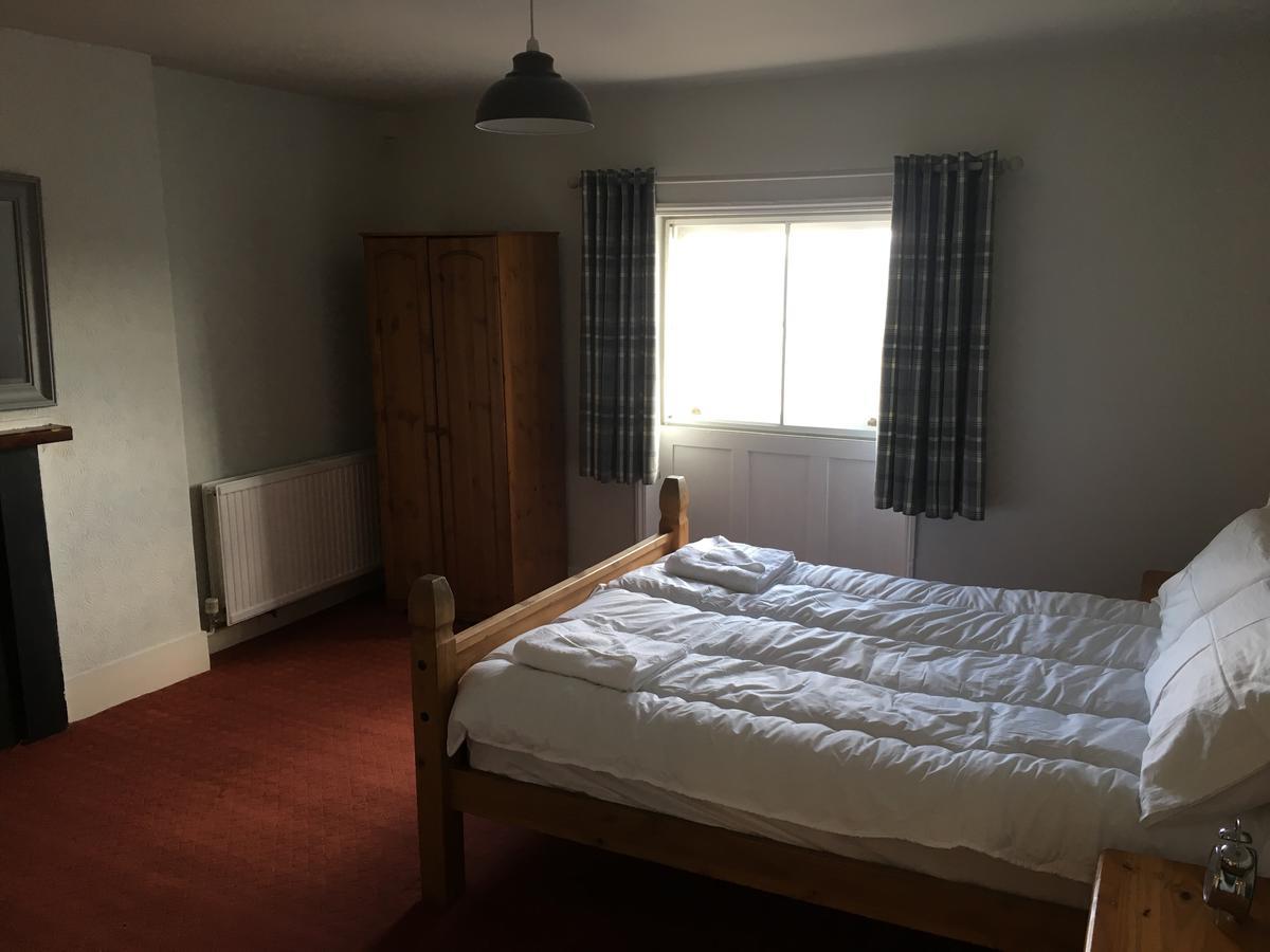 The Cross Keys Hotel Llanymynech Экстерьер фото