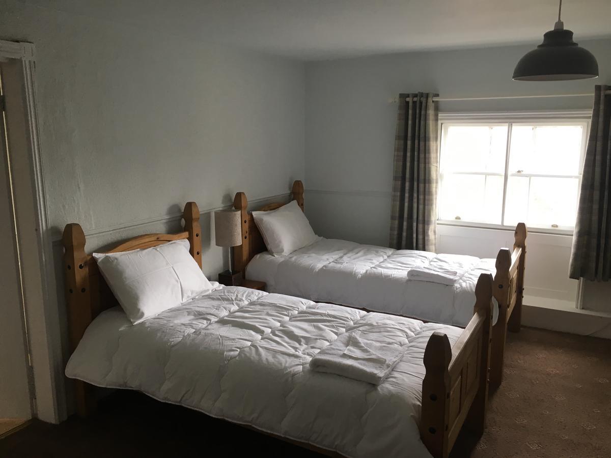The Cross Keys Hotel Llanymynech Экстерьер фото