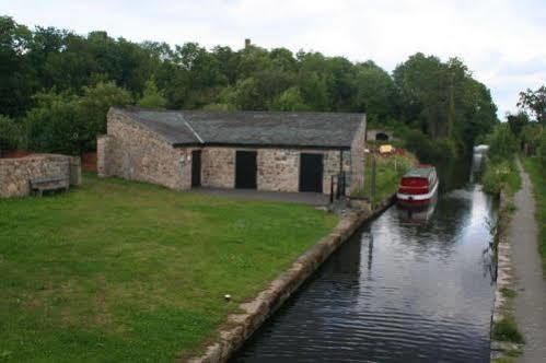 The Cross Keys Hotel Llanymynech Экстерьер фото