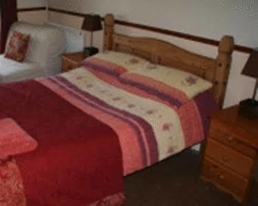 The Cross Keys Hotel Llanymynech Экстерьер фото